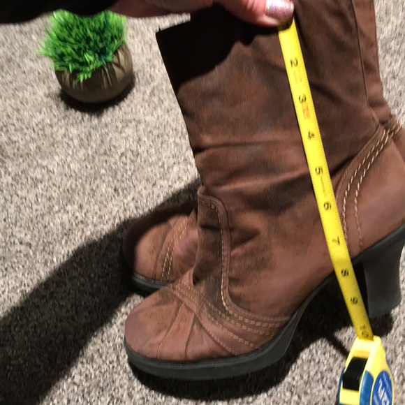 Distressed boots - Picture 4 of 6